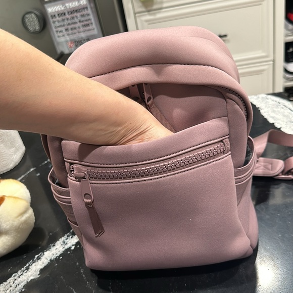 vera wang backpack - Picture 6 of 10